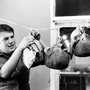 att upptäcka släktens gamla bostäder genom historiska register