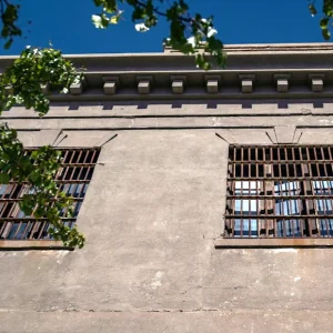 att upptäcka släktens gamla fängelsejournaler