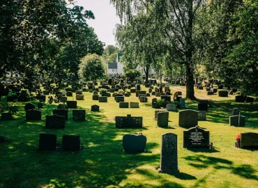 att upptäcka släktens gamla gravregister