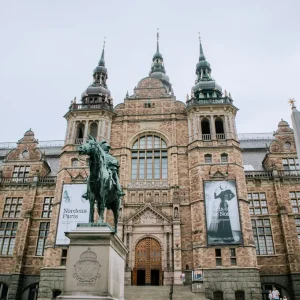 Arkivhyllor med förvaringskartonger i Nordiska museets läsesal